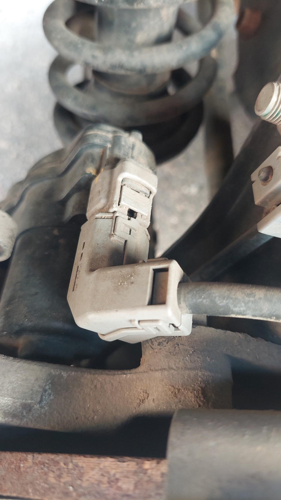 Замена пыльника цилиндра заднего тормозного суппорта с эл.ручником ...