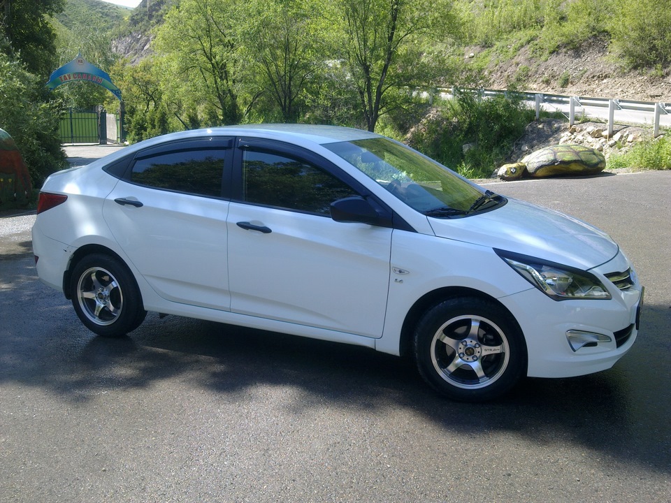 Диски hyundai solaris r15. Hyundai Solaris r15. Диски Хендай Солярис r15. Диски на Хендай Солярис 15. Hyundai Solaris на 15 дисках.