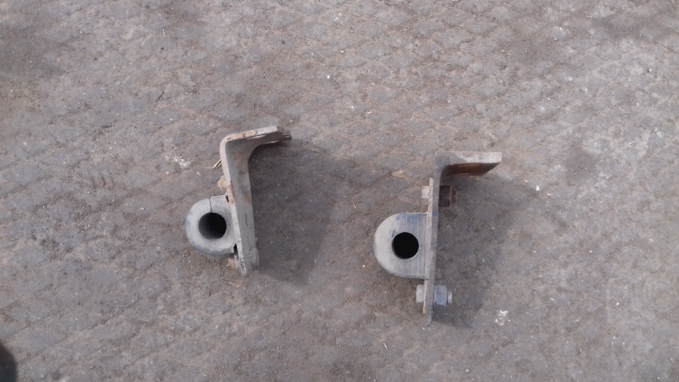 крепление реактивной тяги к мосту — ГАЗ Соболь, 2,7 л, 2007 года ...