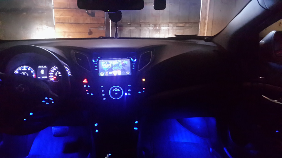 синяя подсветка ног и немного ВАГА в ХЕНДАЙ))))) — Hyundai i40, 2 л ...