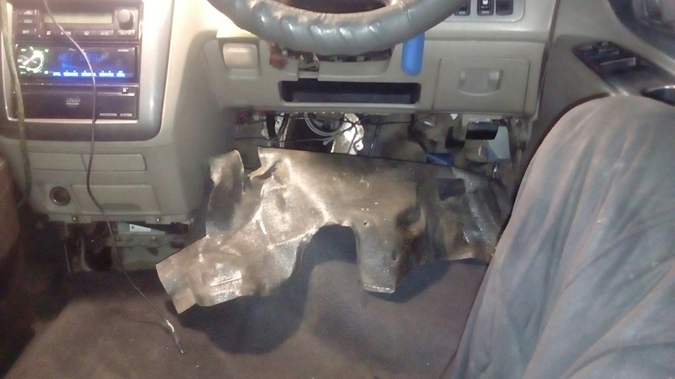 Ниссан либерти как снять головку