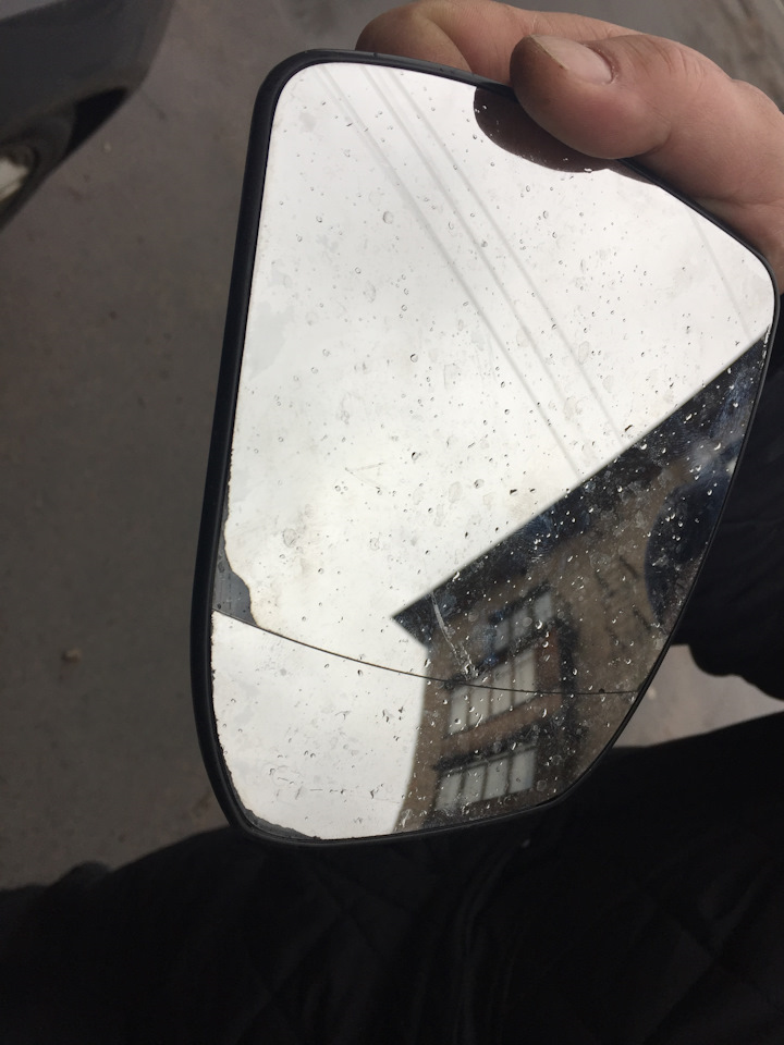 Это уже второе зеркало за четыре года ! ((( — Ford Focus Hatchback III