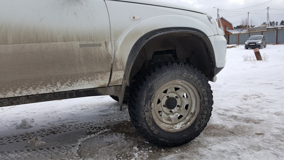 Амортизаторы bilstein на ниву шевроле. 7c2aa5s 960. Амортизаторы bilstein на ниву шевроле фото. Амортизаторы bilstein на ниву шевроле-7c2aa5s 960. картинка Амортизаторы bilstein на ниву шевроле. картинка 7c2aa5s 960. Решил заморочиться в эти выходные и поставить пружины с Мерседеса МЛ500 на свою Шевроле Ниву) По времени вышло не так уж долго, делал все вместе с другом, справились, потратив где-то по 1.5 часа на каждую сторону. Самое суровое было лежать и стоять на коленях на бетонной плите зимой…( Сняли колесо с левой стороны