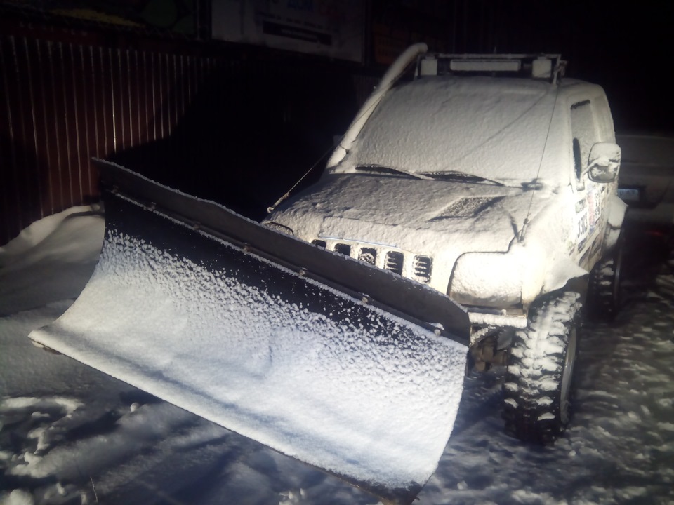Сузуки Джимни: летом — вездеход, зимой — бульдозер. — Suzuki Jimny, 1,3 ...
