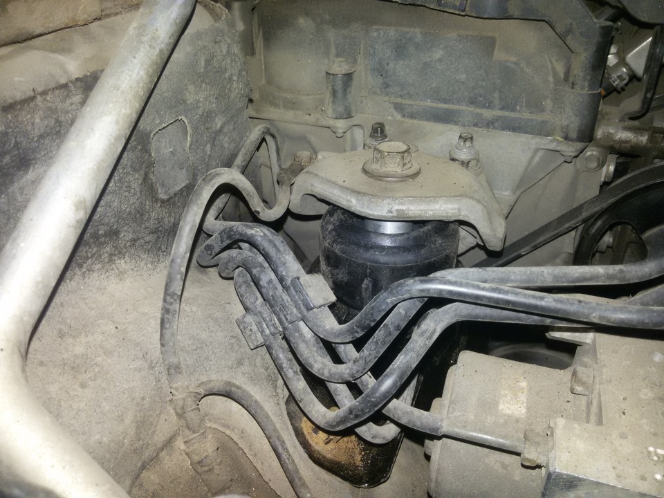 гидравлическая подушка — Mazda 6 (1G) GG, 2,3 л, 2006 года | своими ...