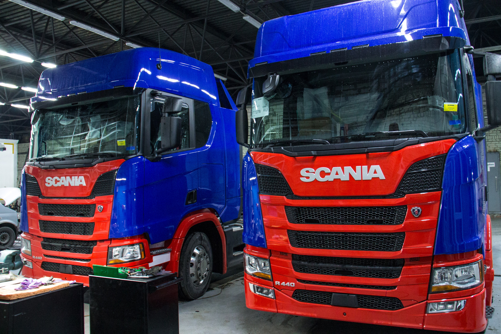 Установка топливных баков на новые Scania R 440 с салона — Автобаки на ...