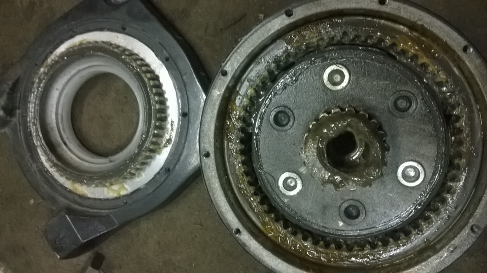 Не знаю что за смазку китайцы заправляют, но мне она показалась сильно лютой. Ну и конечно водичка в редукторе есть — Suzuki Escudo (1G)