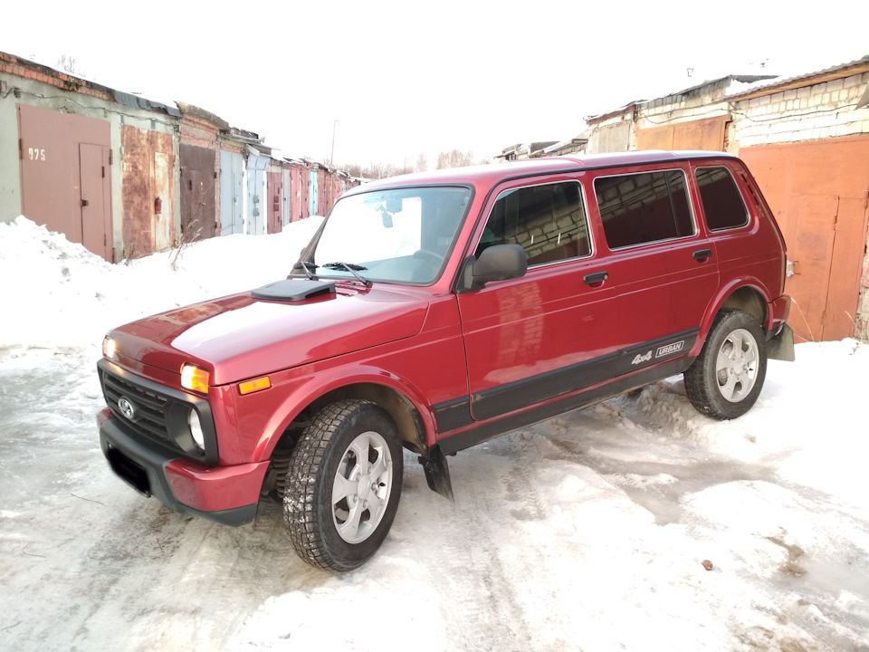 Lada 4x4 3D 1.7 бензиновый 2004 Темно-вишневый-малиновый на DRIVE2
