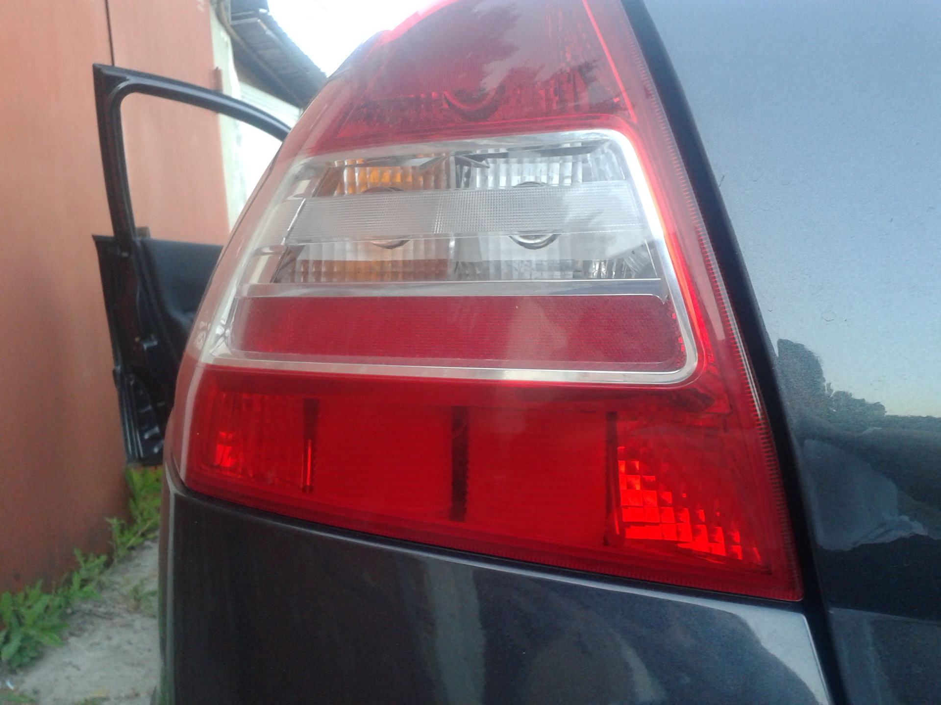 8200417345 renault фонарь задний левый. Фонарь задний правый рено меган 2 седан артикул. Задний левый фонарь рено меган 2. Рено меган 2 хэтчбек задние фонари. Renault megane 2 задний фонарь.