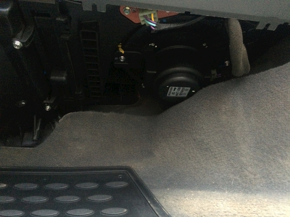 Замена салонного фильтра (остатки ТО-6) — Chevrolet Lacetti 5D, 1,4 л ...