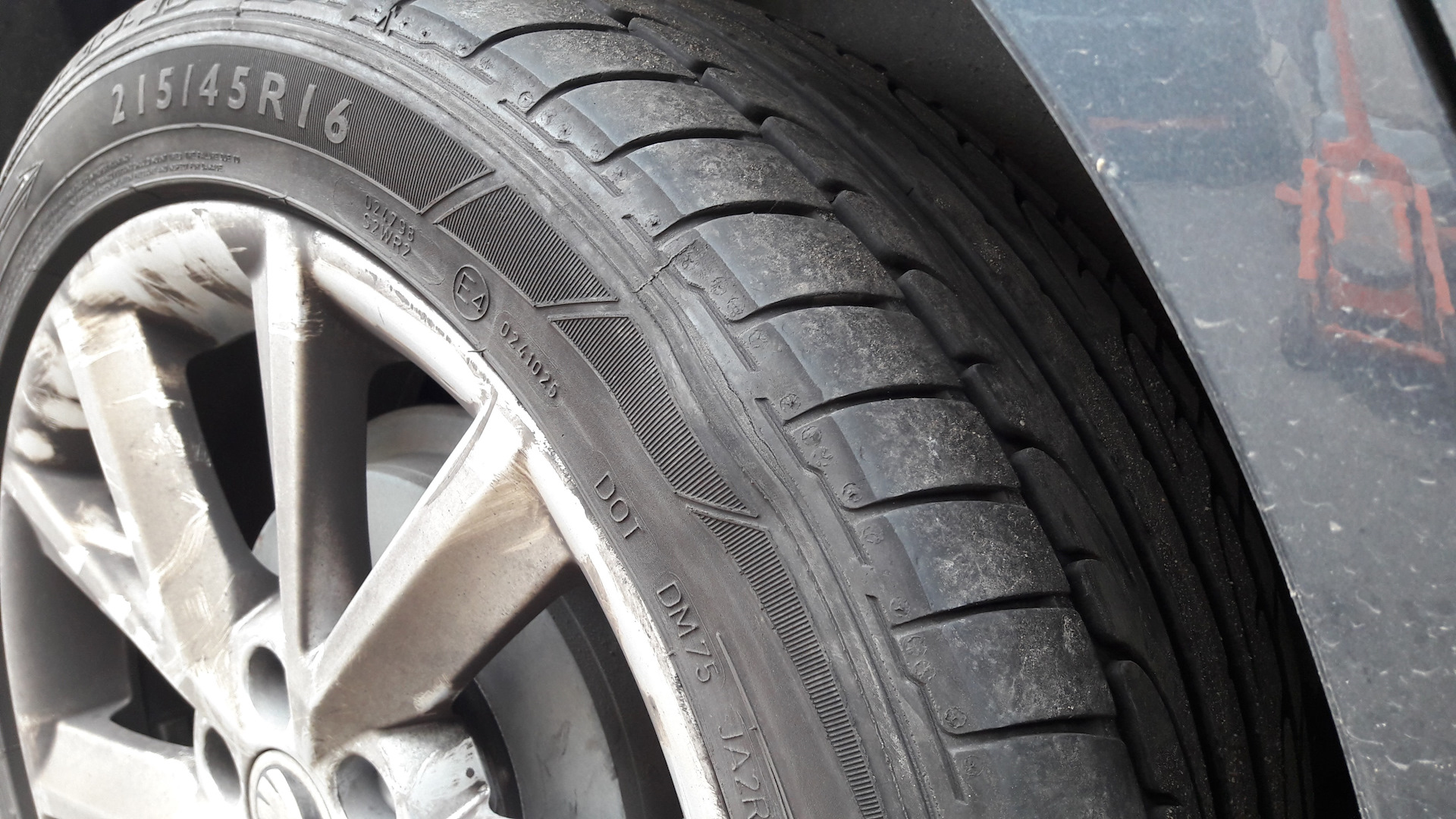 Хорошие шины на лето r16. Dunlop SP Sport Maxx 215/45 r16. 215/45 R16. 215/45r16 Skoda Rapid. 215 45 R16 Шкода Рапид.