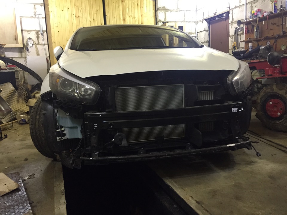 На даче решено было установить ксену и прикорчить сетку в бампер — KIA ...