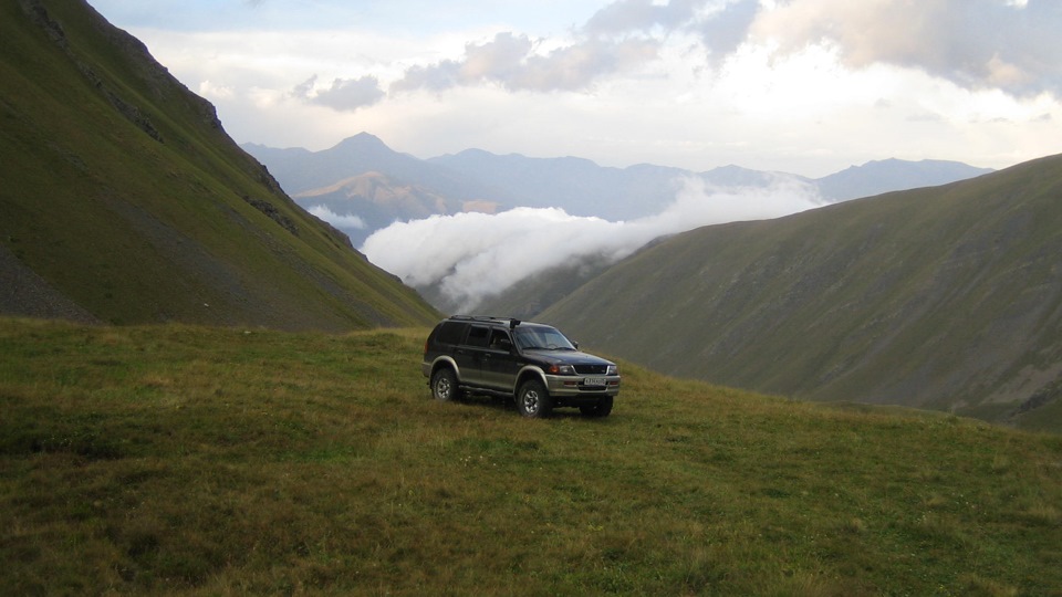 Mitsubishi Montero Sport бездорожник)))