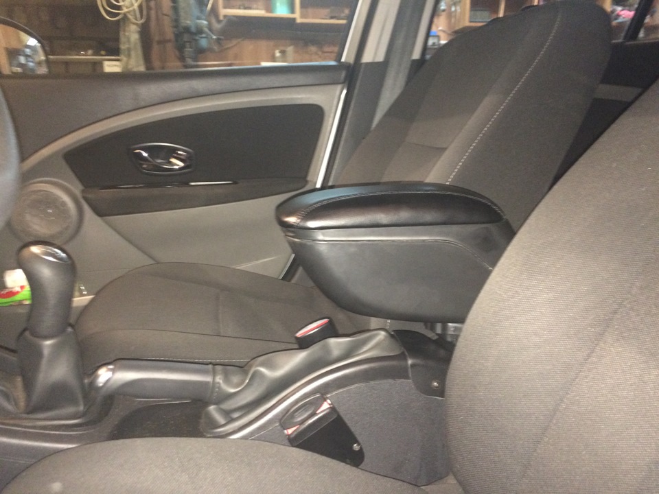 Как снять подлокотник рено флюенс Подлокотник на Megane 3/Fluence - Renault Megane III, 1,6 л, 2012 года аксессуар