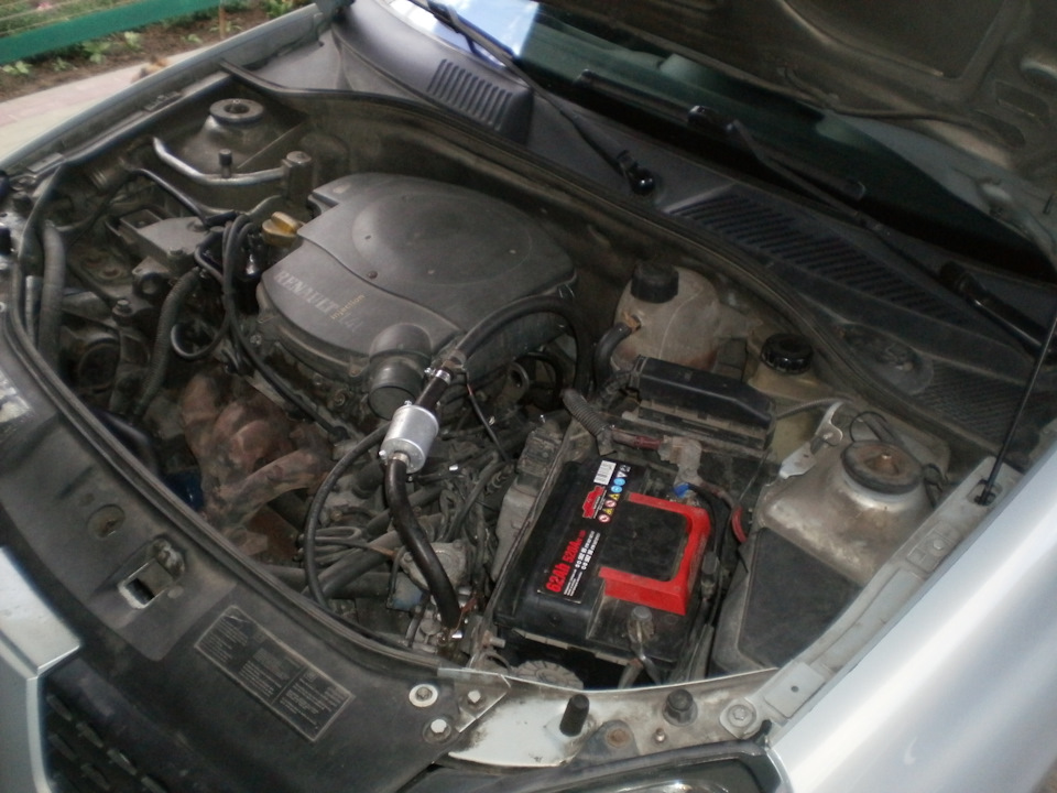 Фото моторного отсека и установка нового датчика разряжения во впускном ...