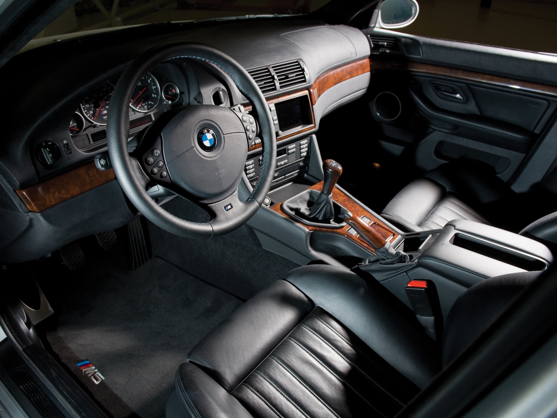 Интерьер BMW F10: подборка фотографий салона Техническое обслуживание autopilot1