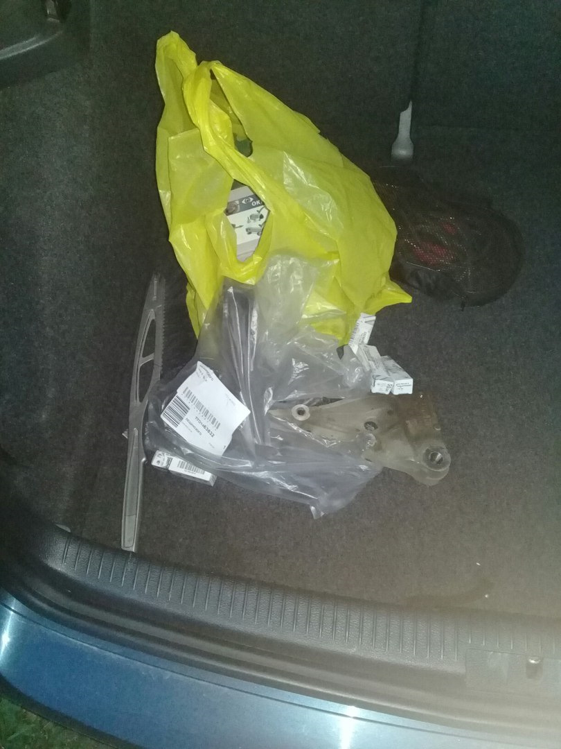 Пришло время менять сайлентблоки свечи и пыльник шруса) — Volkswagen ...