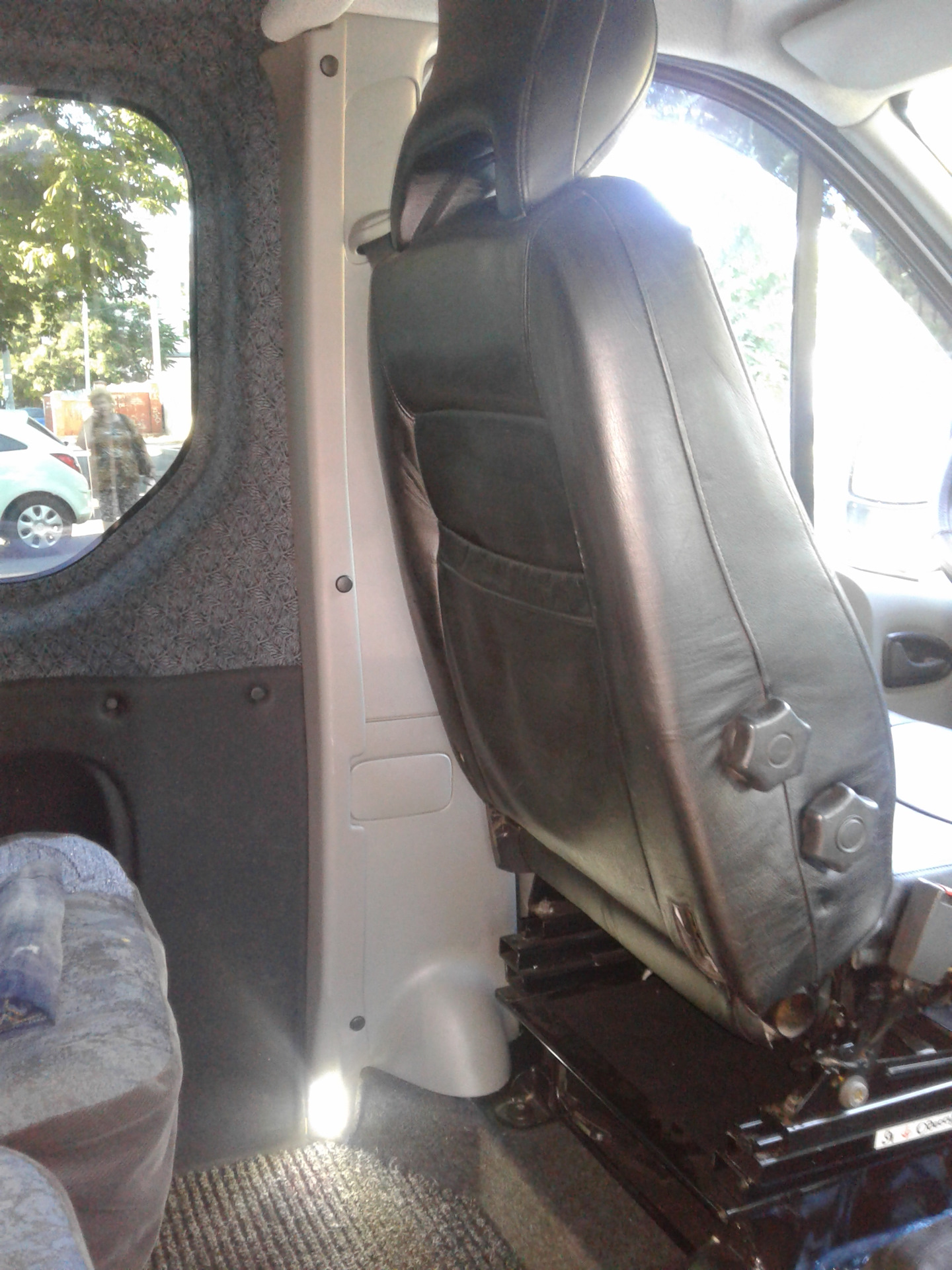 Установка уголков там где была перегородка — Opel Vivaro (1G), 1,9 л ...