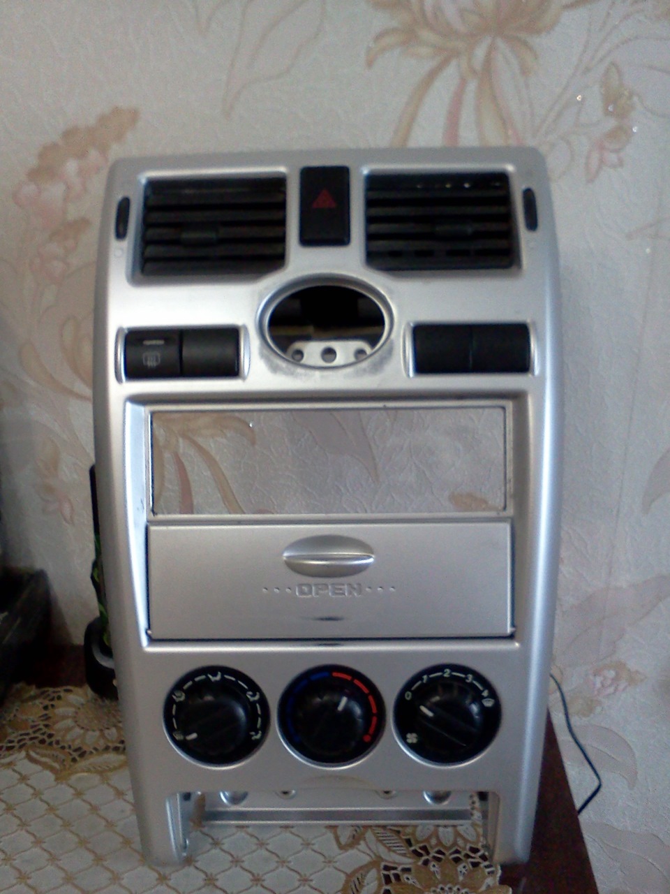 покраска консоли — Lada Приора седан, 1,6 л, 2008 года | тюнинг | DRIVE2