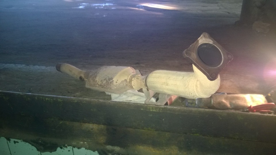 Прочистить\вырезать катализатор — Volkswagen Jetta IV, 2 л, 2001 года ...