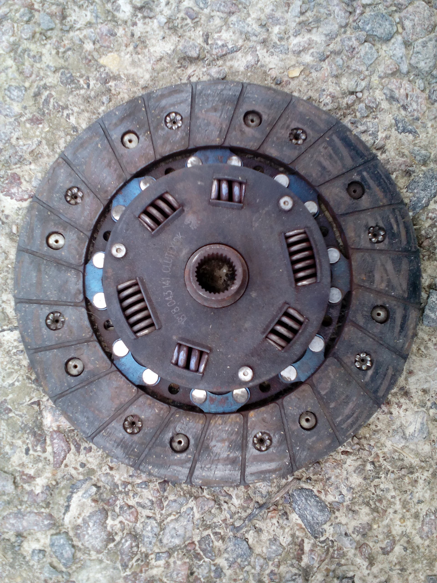 Одномассовый маховик на nissan x trail t 31. Маховик сцепления уаз 469. Маховик диск сцепления. Маховик диск сцепления. Диск сцепления двухмассового маховика.