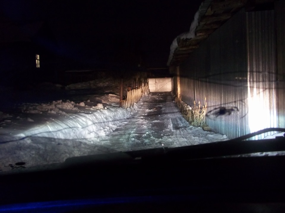 вид с места водителя. ближний+дальний. корректор в -0- — Renault Symbol