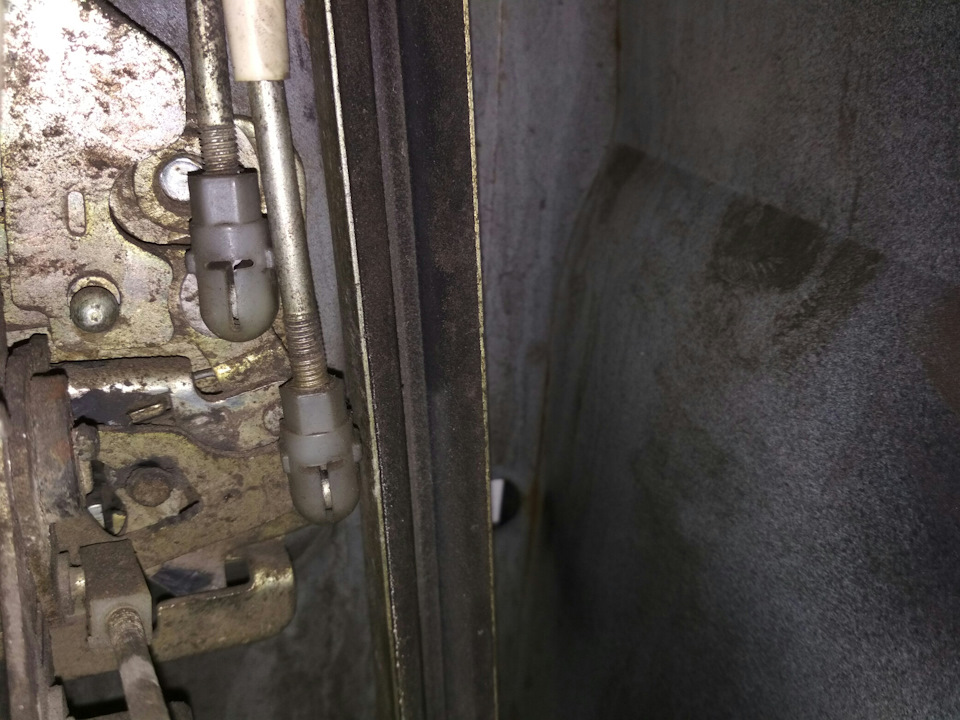 Тросик ручника + замок двери — ГАЗ 31105, 2,4 л, 2007 года | своими ...