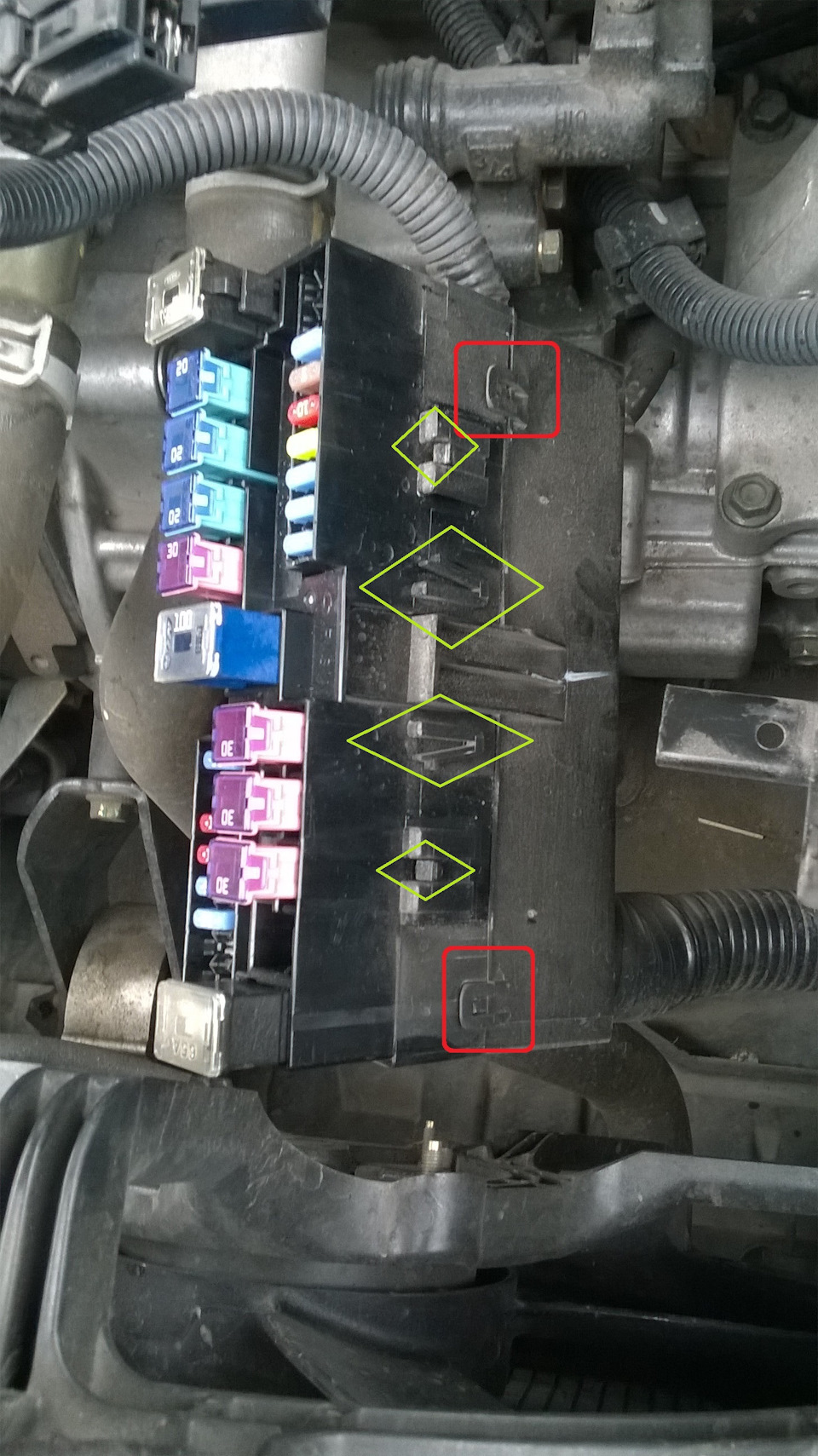 подкапотный блок предохранителей датсун