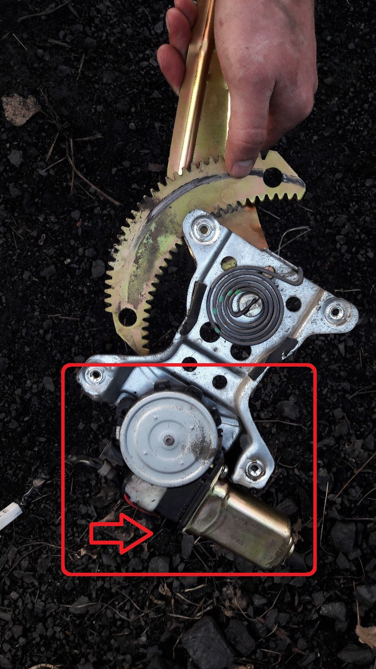 Неисправность стеклоподъемника левой задней двери!Нашел причину ...