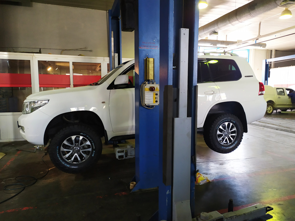 Замена дисков и резины — Toyota Land Cruiser 200, 4 л, 2008 года | шины ...