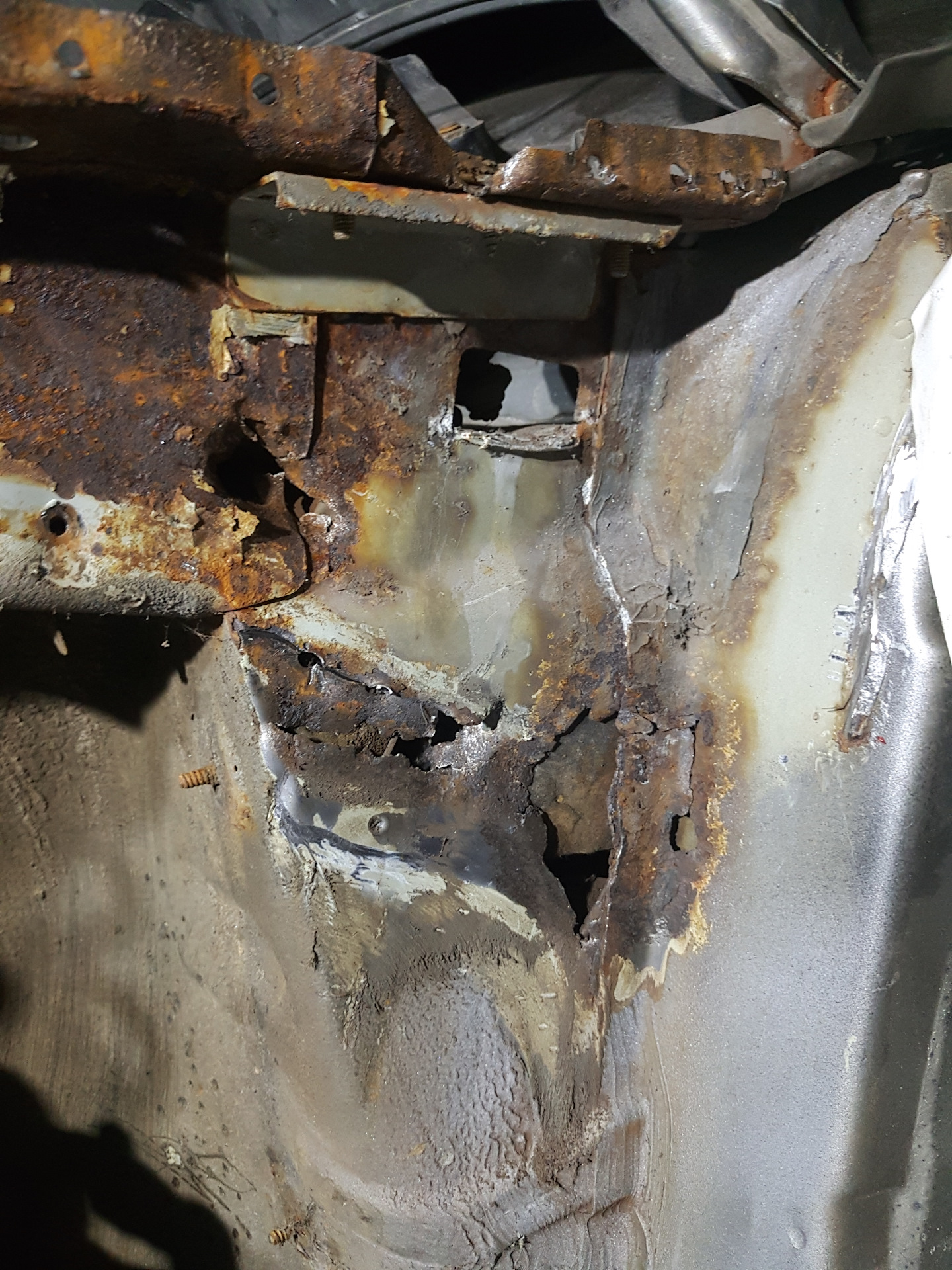 лонжероны передние w202. гнилой лонжерон ваз 2115 передний. гнилые лонжероны vito 638. москвич 410 лонжероны. Renault espace, 1997 сгнили лонжероны.