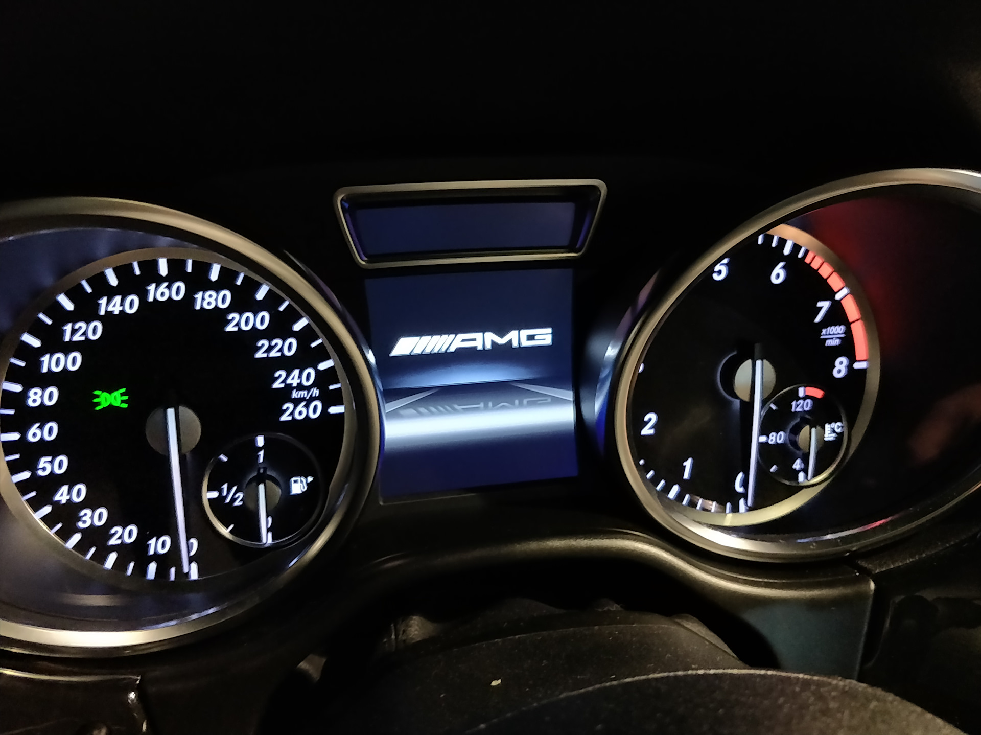 Щиток приборов прошивка. W205 AMG menu. АМГ меню w166. Панель приборов AMG Mercedes w166 ml. Активация AMG меню w204.