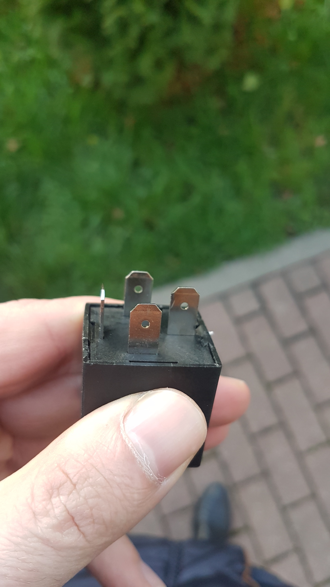 оплавление контактов реле. реле поворотников ваз 2114. сгоревшие контакты реле. сгоревшее реле. сгоревшее реле.