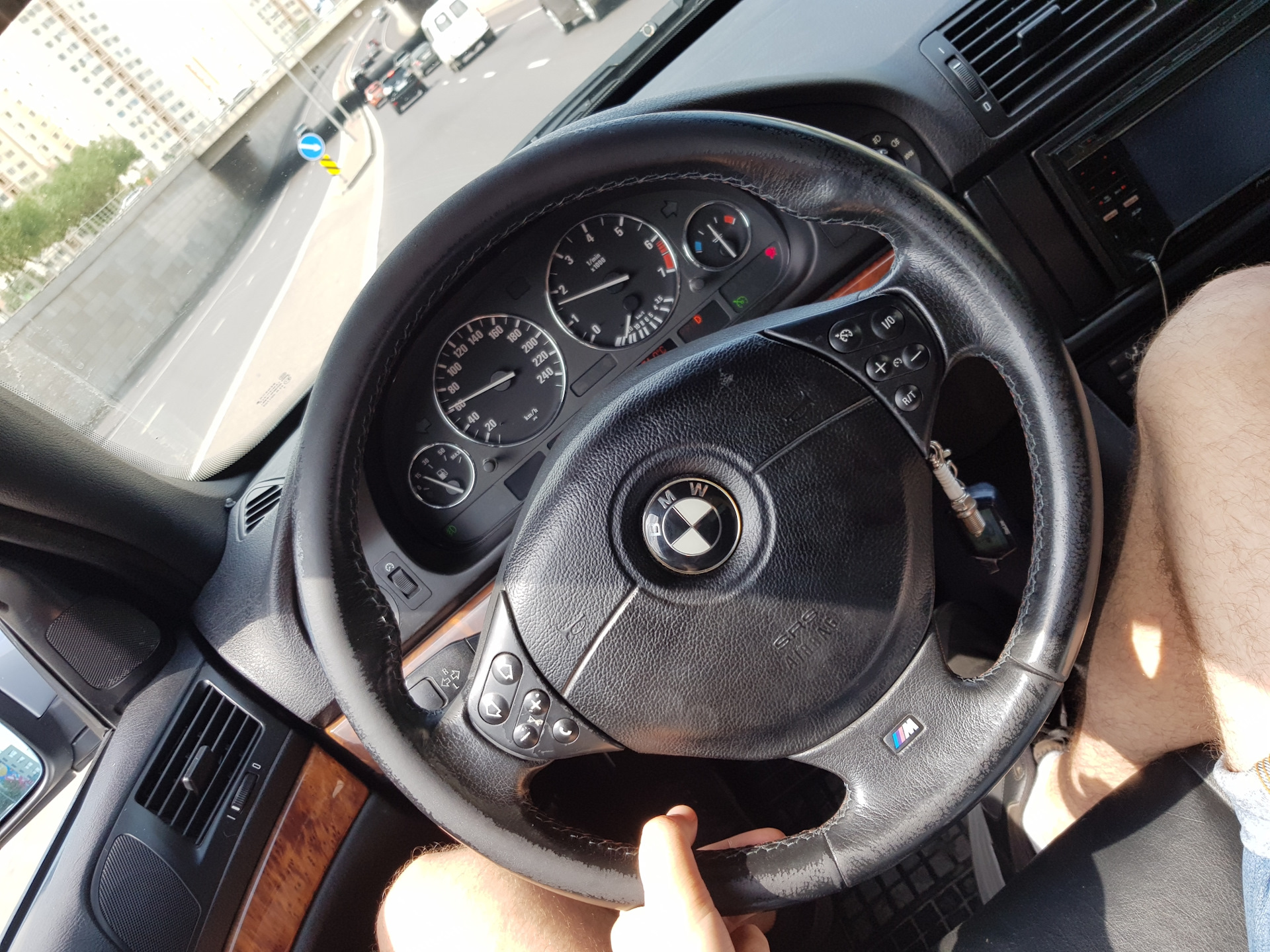 BMW e39 за рулем