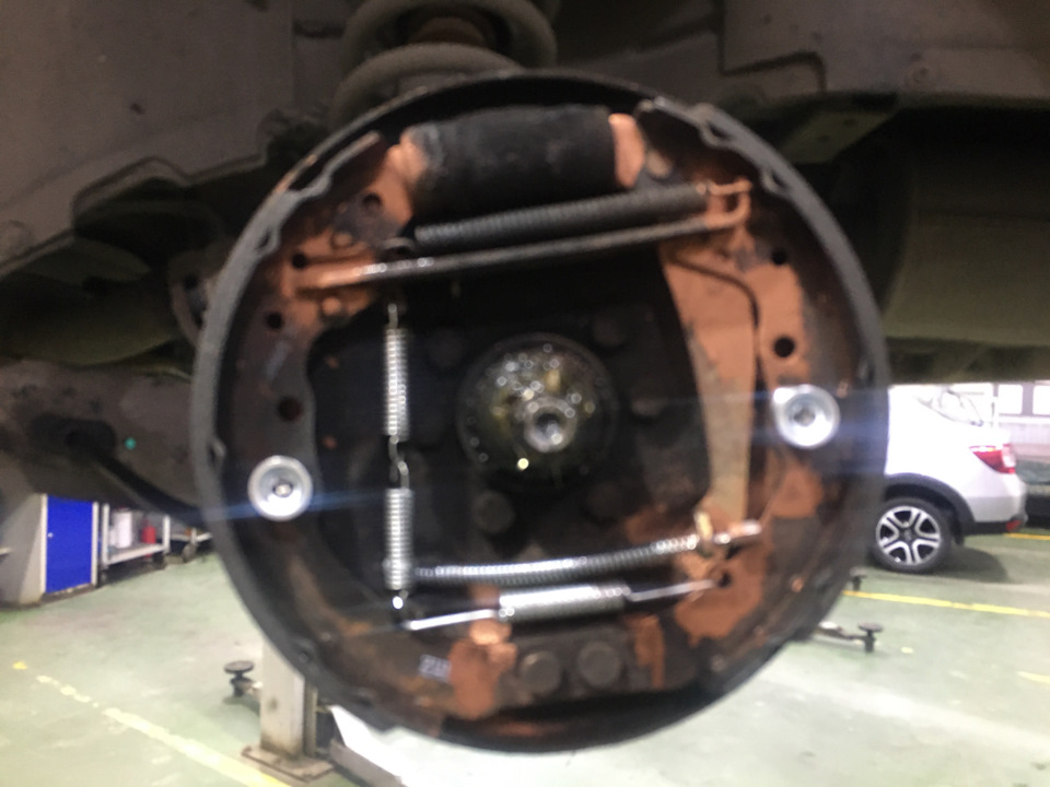 Задние колодки, троса ручника и ОСАГО — Audi 100 (C4), 2 л, 1991 года ...