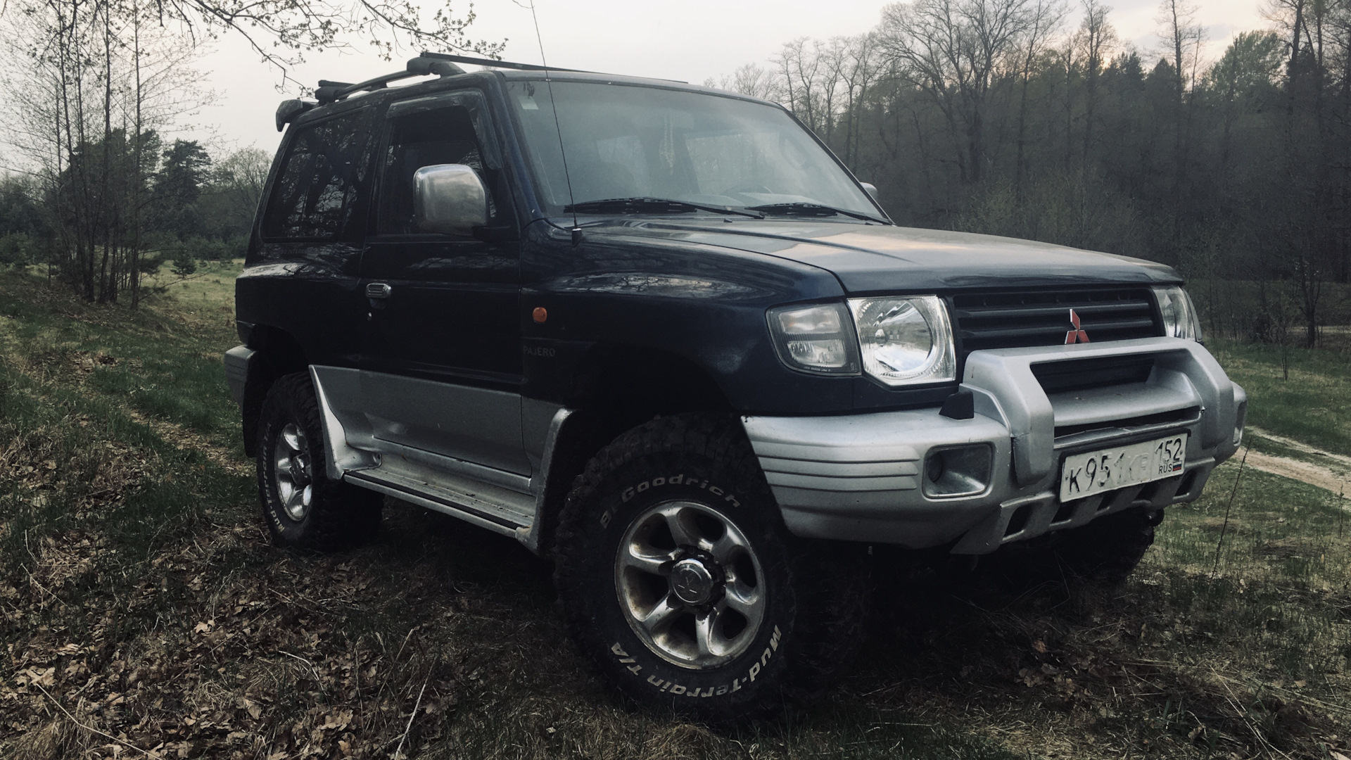 Pajero 2 5 дизель. Мицубиси Паджеро 1998г. Мицубиси Паджеро 1998 года. Мицубиси Паджеро 1998 в круг тонированный. Мицубиси Паджеро 1998г цена.