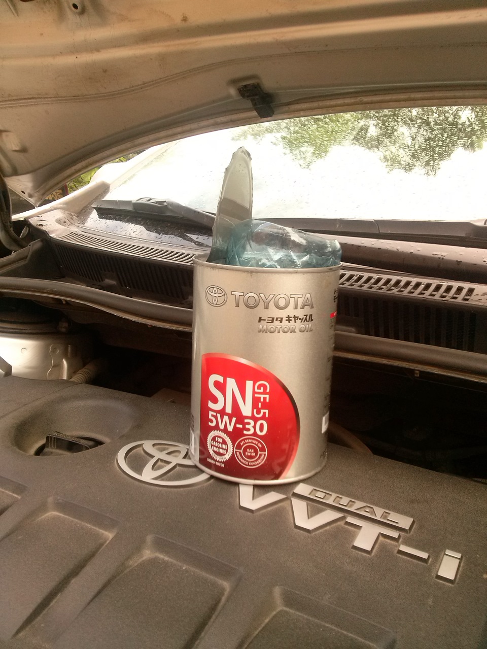 Доливка масла в двигатель — Toyota Corolla (140/150), 1,6 л., 2007 года ...