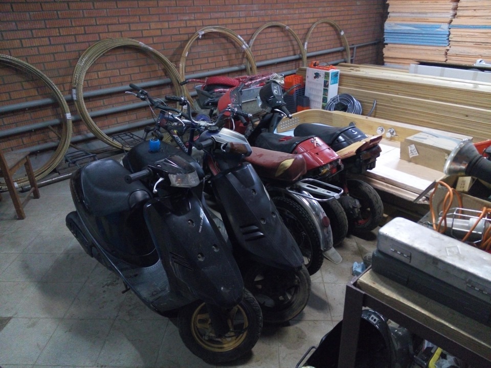 разобранная хонда дио. Stels vortex 150 двигатель. разбор скутеров. разобранный мопед. разбор скутеров.