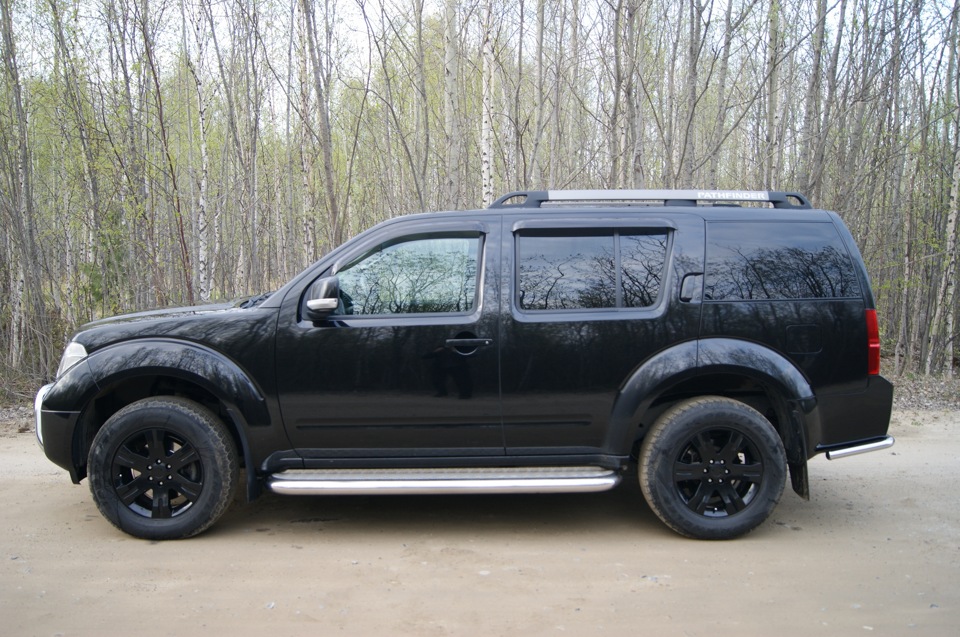 Дефлектор ниссан патфайндер р51. Широкие дефлекторы на окна патфайндер r51. Дефлектор капота ниссан патфайндер r51. Дефлекторы nissan patrol y62. Дефлектор капота ниссан патфайндер r51.