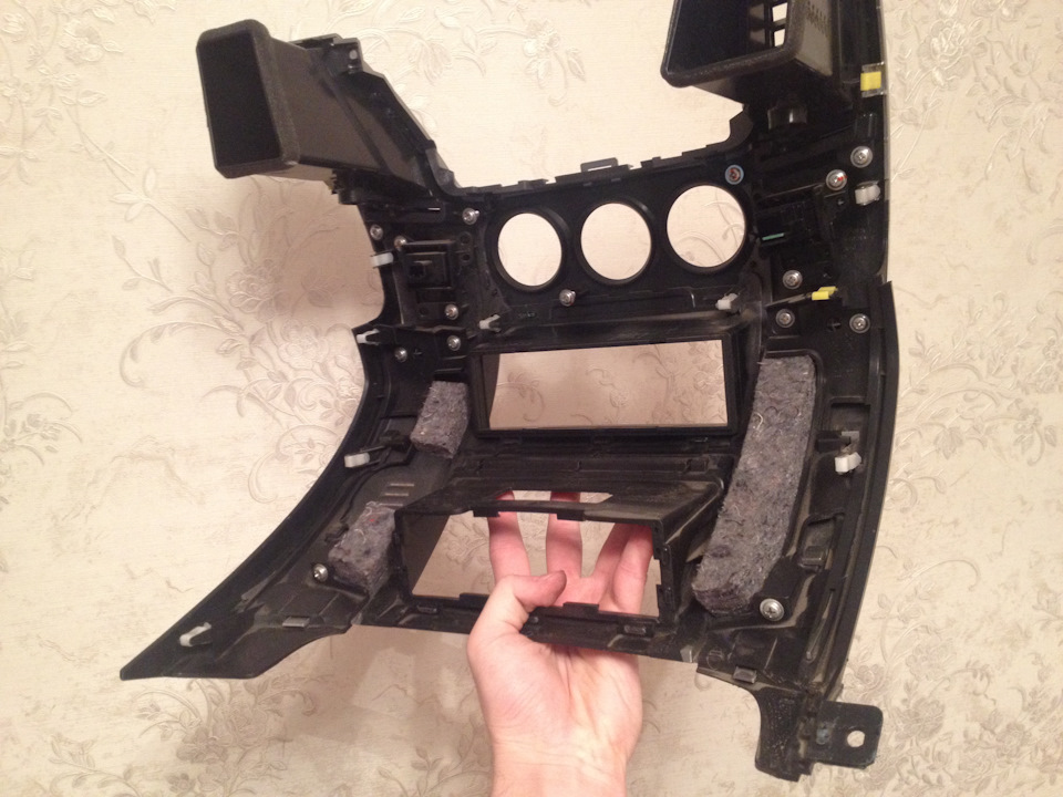 Кому интересно расположение защелок. Всё тянем на себя. — Mitsubishi Pajero Sport (2G)