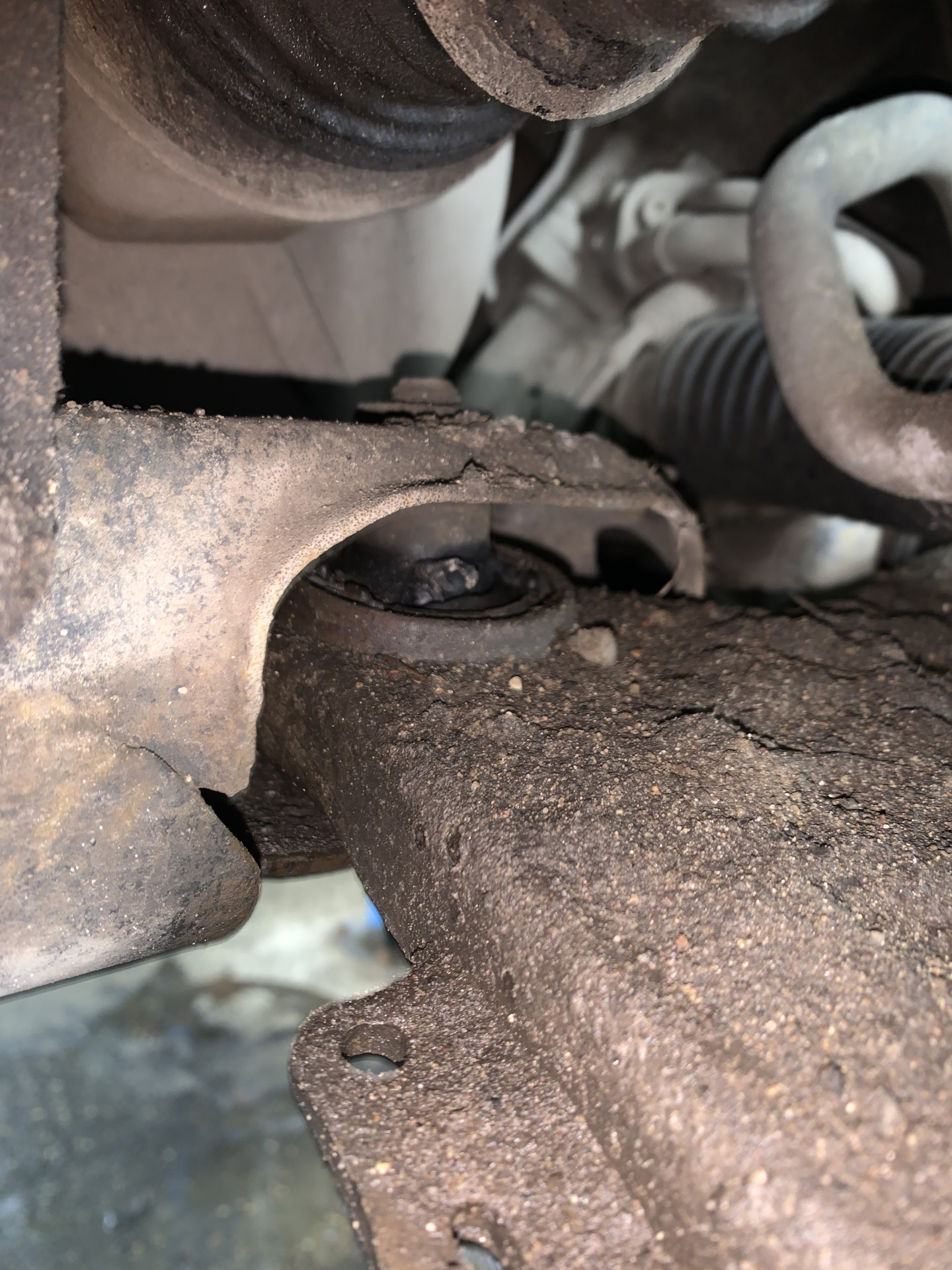 Вопрос по передним рычагам и спйлентблокам — Volvo S60 (2G), 2,5 л ...
