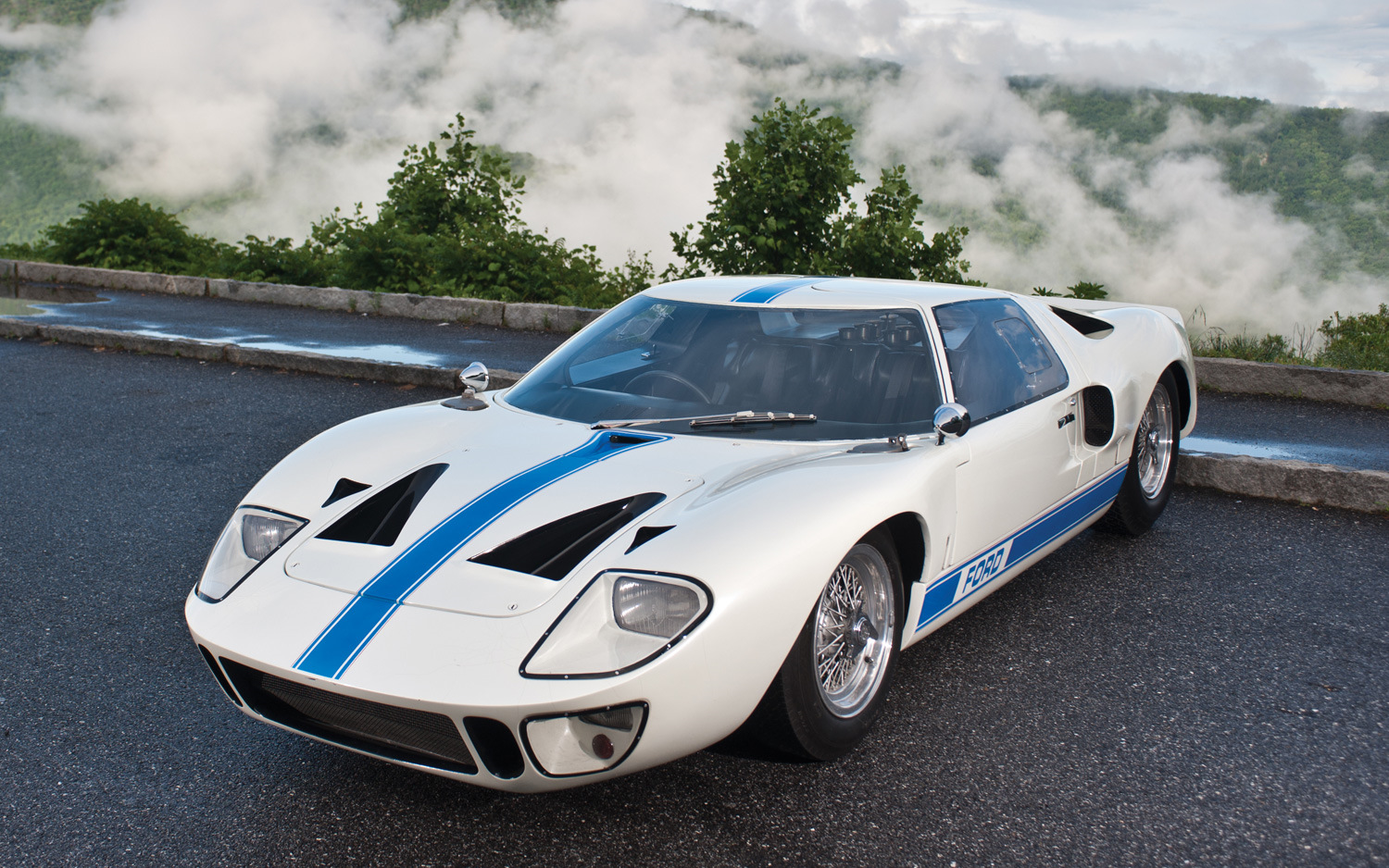 Гоночный Форд gt 40