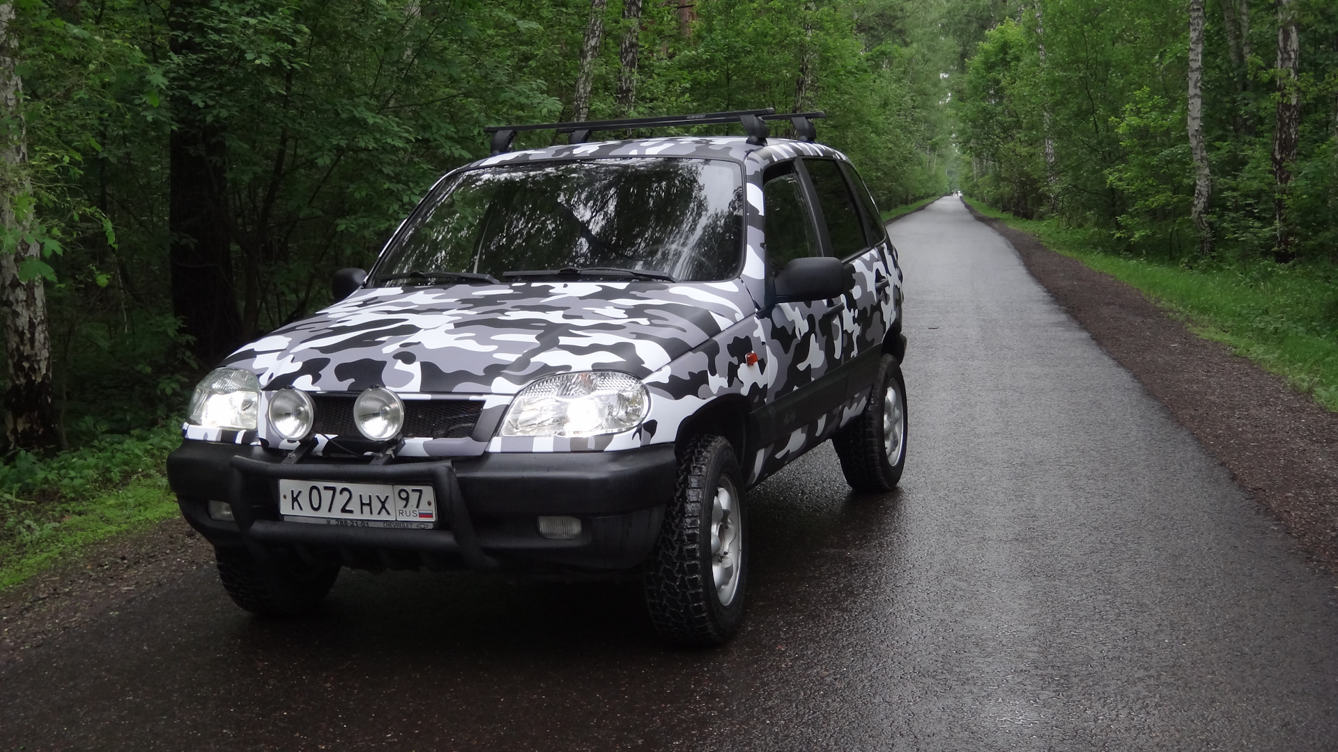 Chevrolet Niva хаки