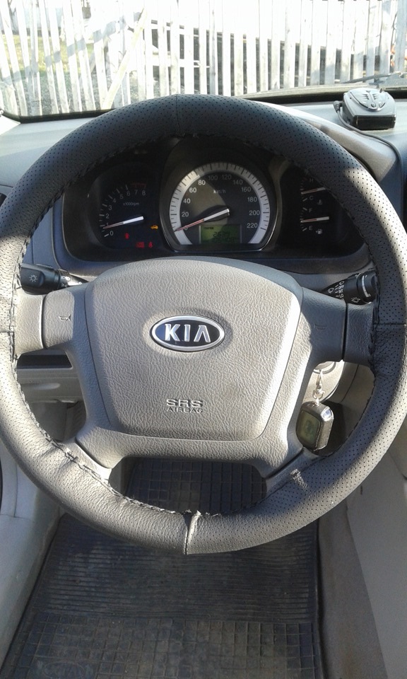 Оплетка на руль — KIA Cerato (1G), 1,6 л, 2007 года | аксессуары | DRIVE2