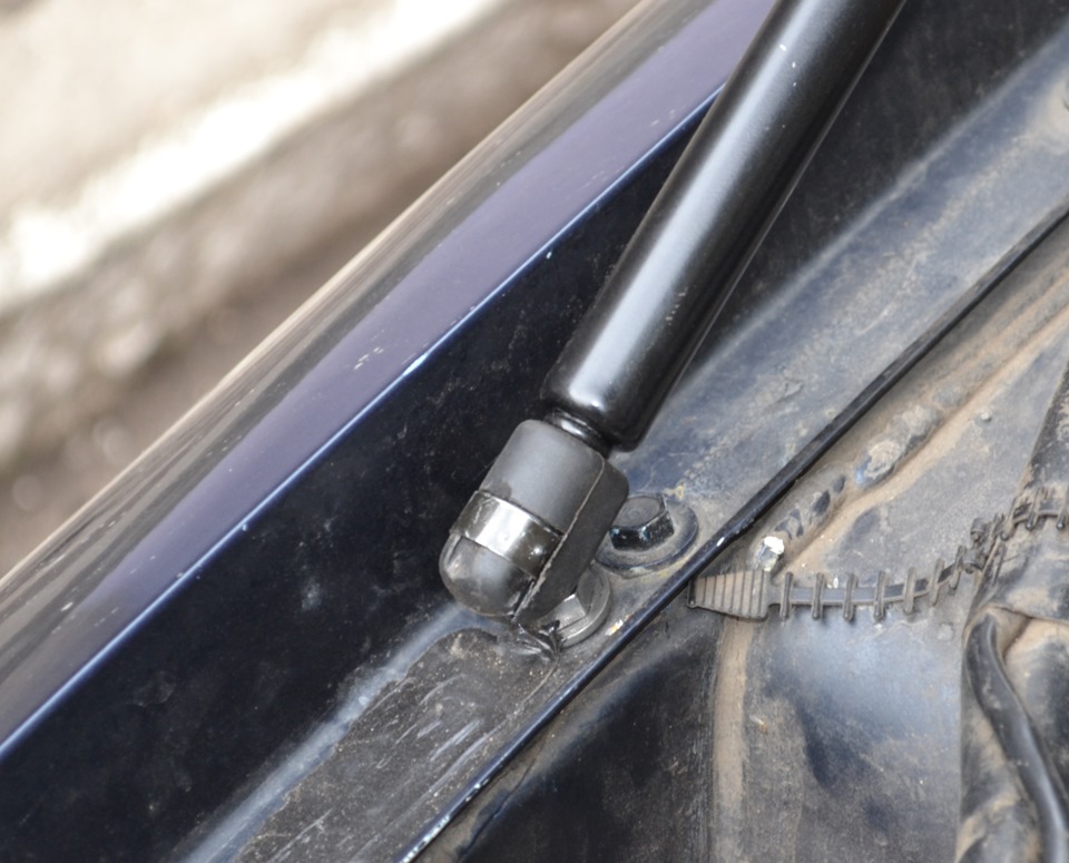 Опоры капота на моей *LaStochKе* — Opel Vectra A, 2 л, 1990 года ...