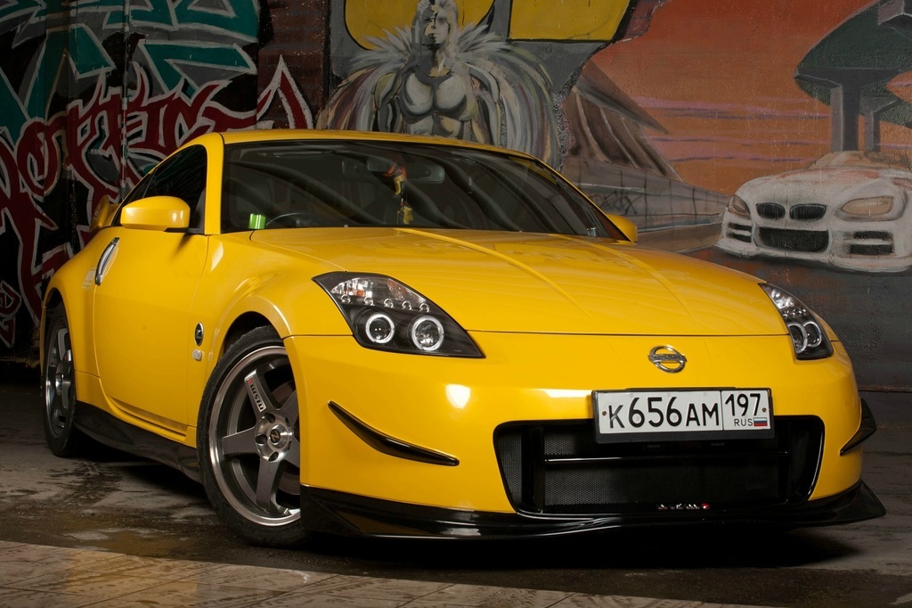 Nissan 350z желтая