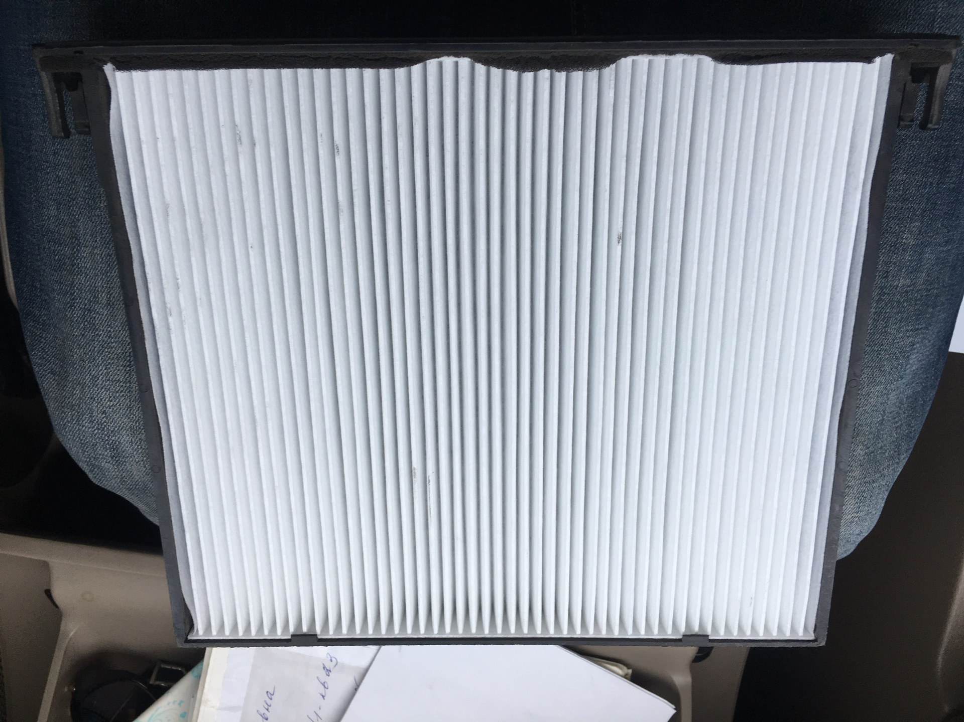 Замена салонного фильтра — KIA Cerato (1G), 1,6 л, 2008 года | своими ...