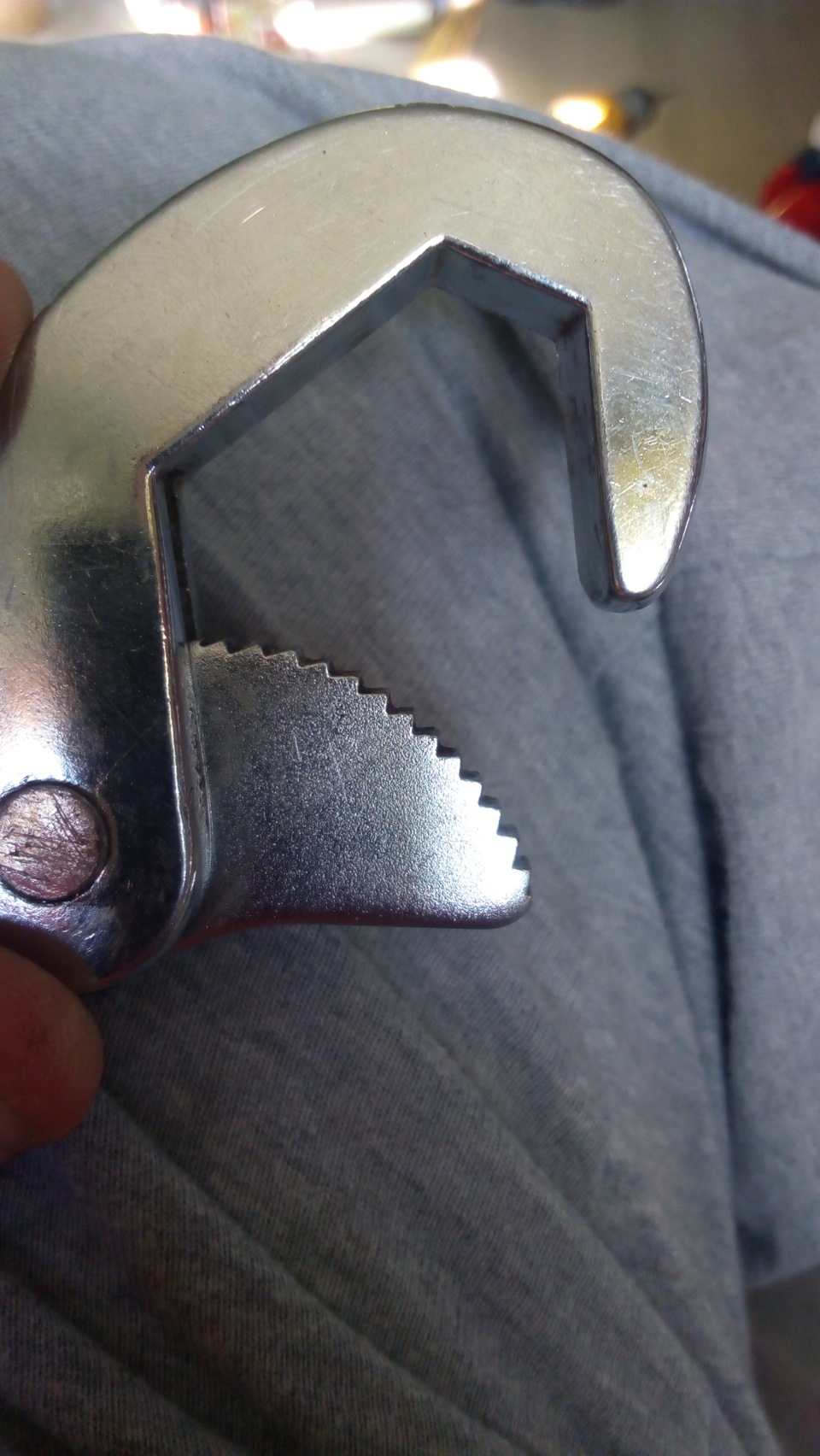 Превращаем обычный рожковый ключ в универсальный инструмент: простая модификация