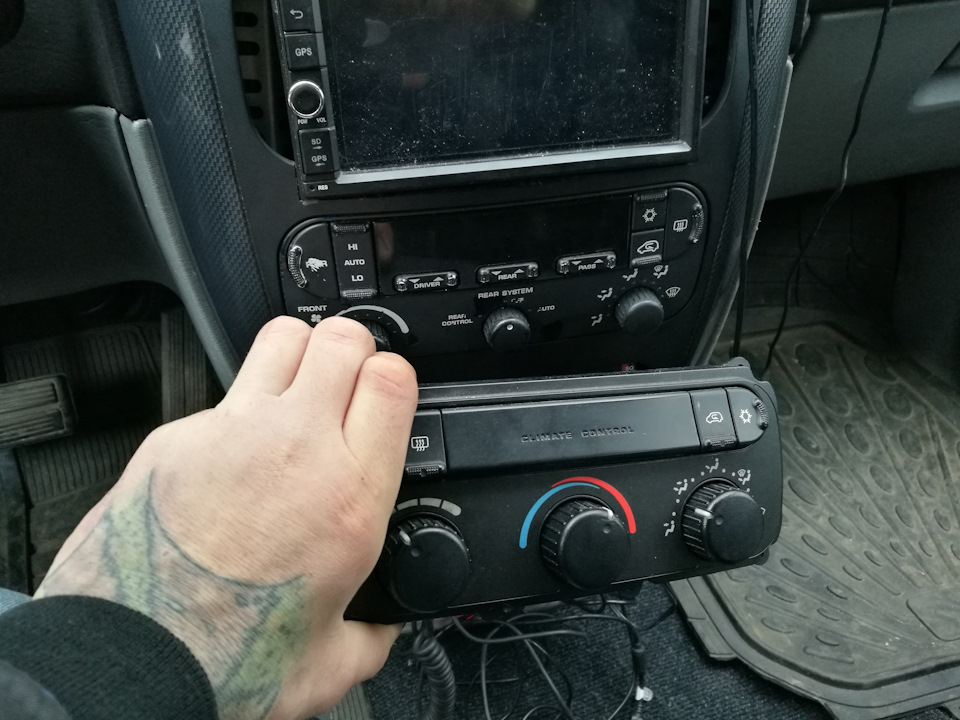 Как снять панель климат контроля