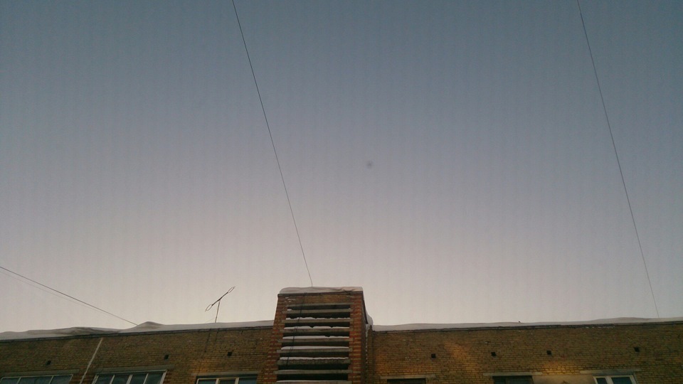 Вертикальные полосы — нити обогрева — Москвич Святогор